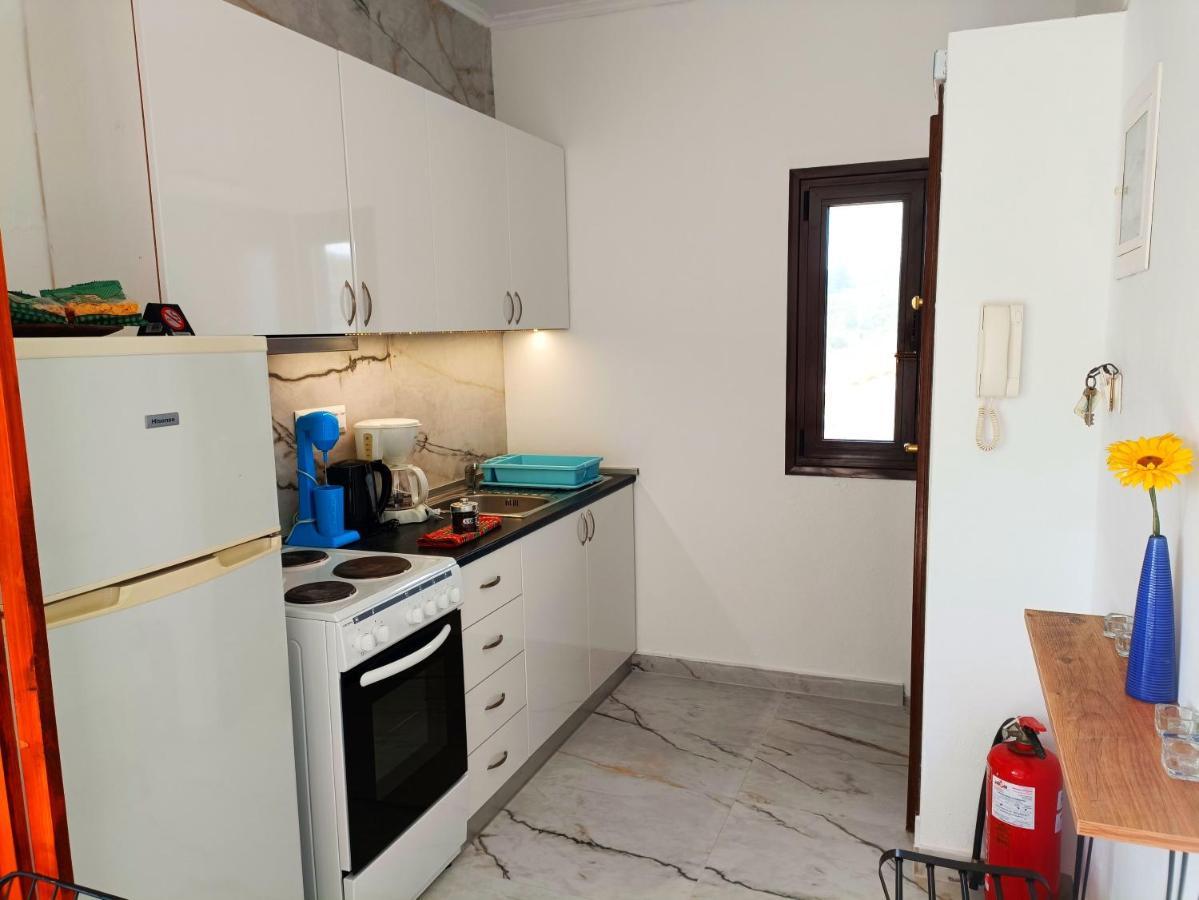 Salonikiou Beach Apartments Akti Salonikiou Luaran gambar